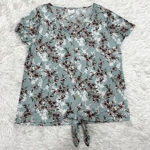 NWOT.Late August Floral Front Tie Blouse Size L